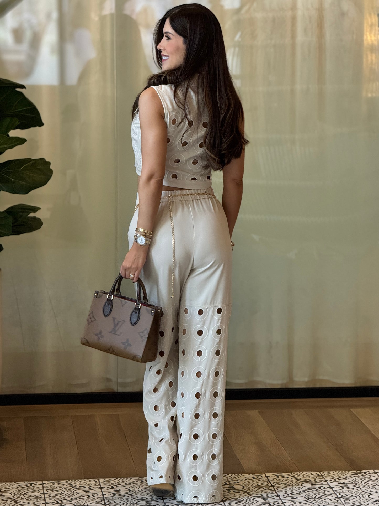 Chic Beige Circles Cutout Set