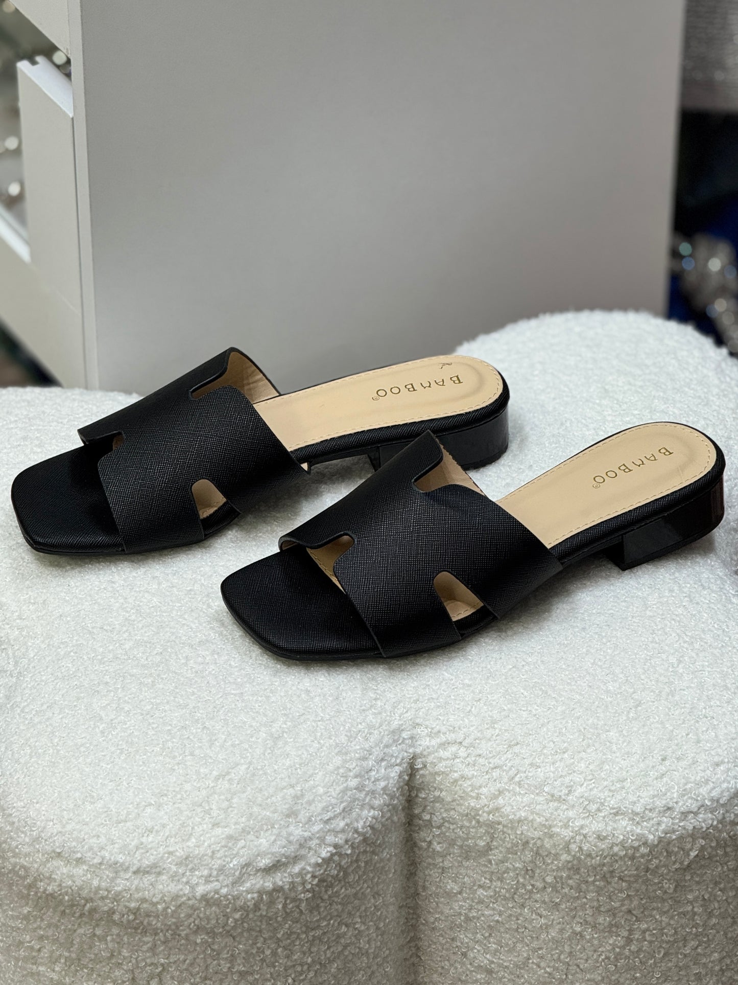 Airy Black H Sandals