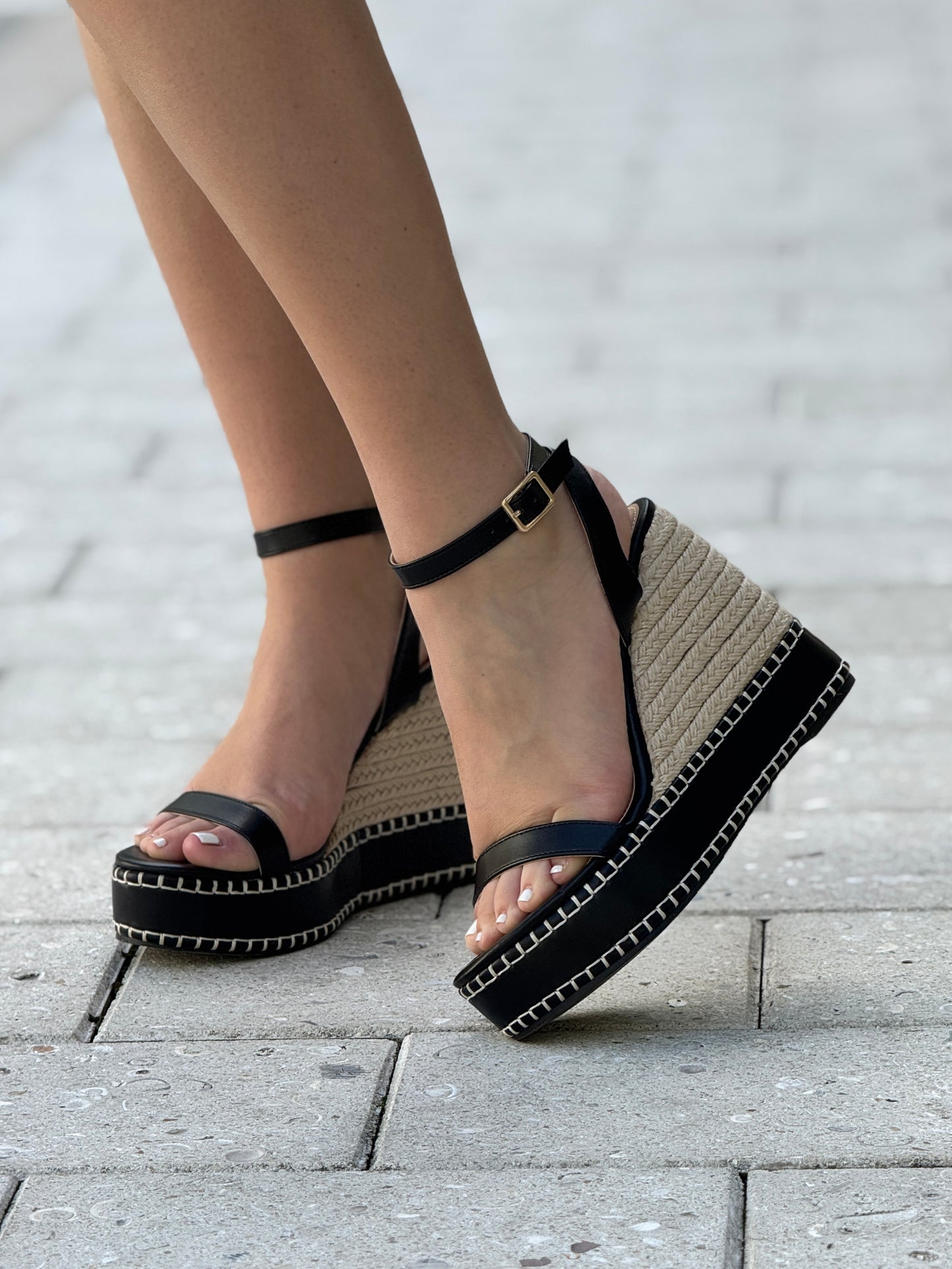 Lelisa Black Raffia Sandals
