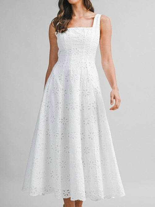Amable White Eyelet Maxi Dr