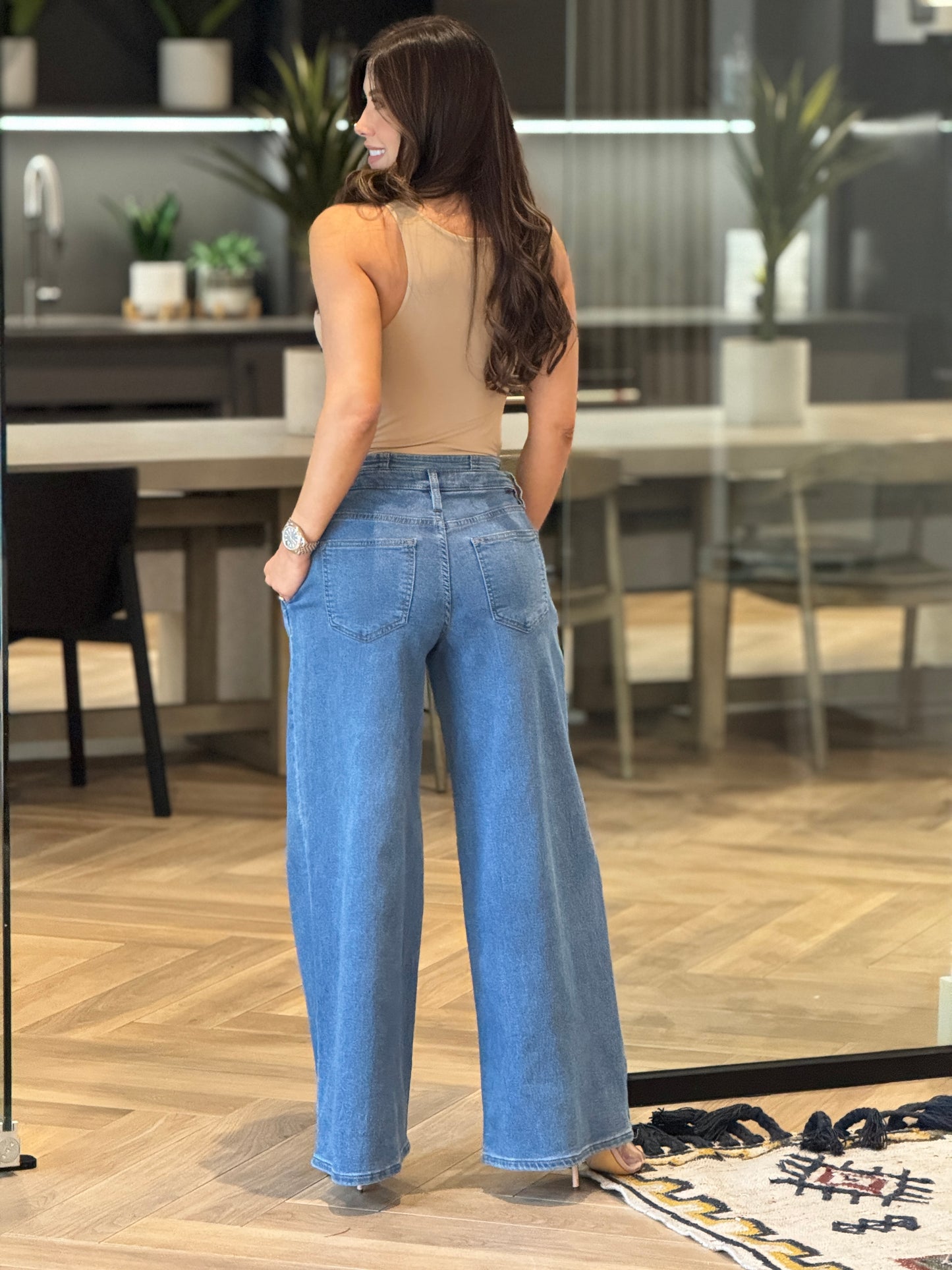 Risen Double Waist Wide Jeans