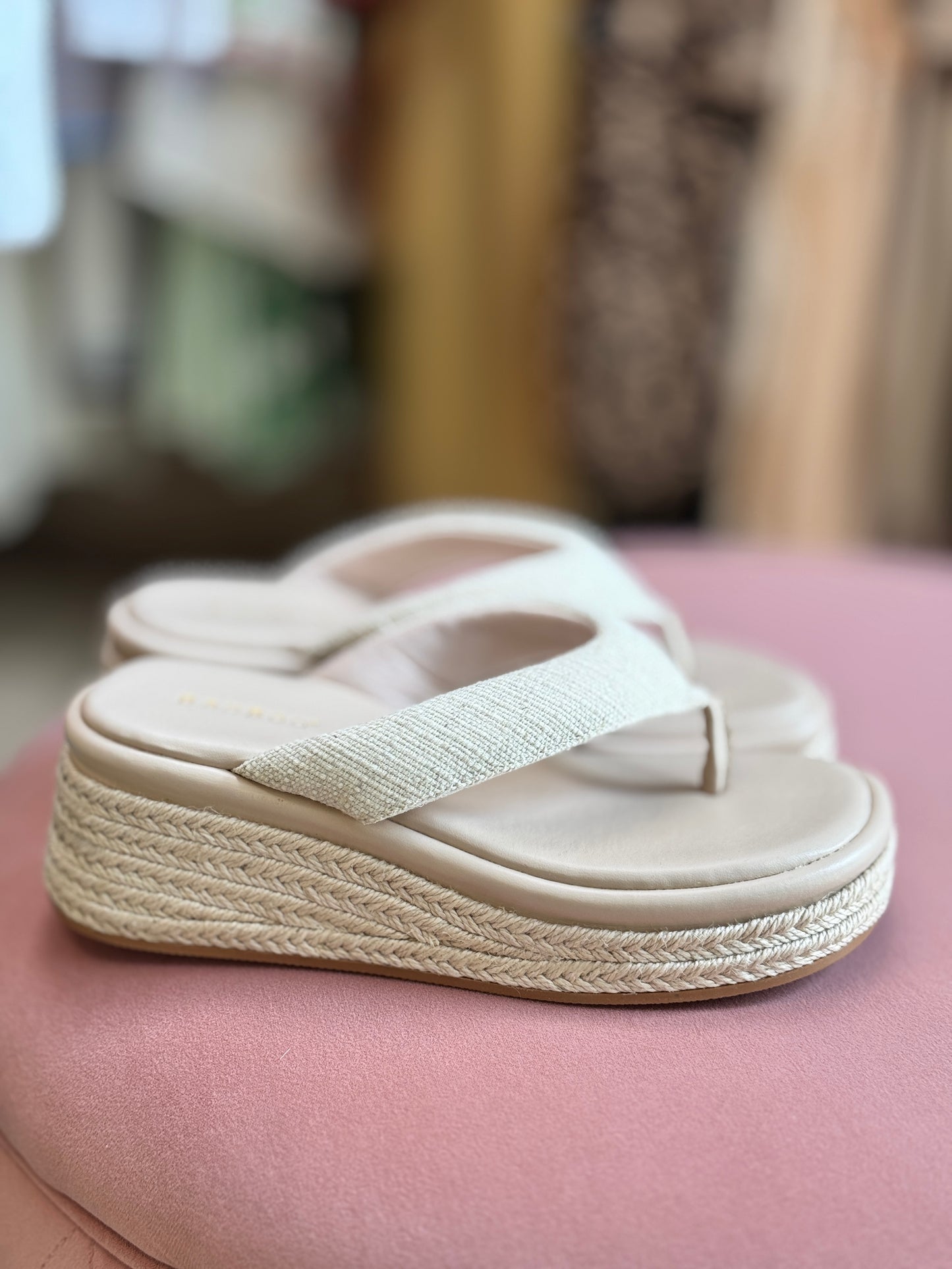 Oblique Beige Raffia Sandals