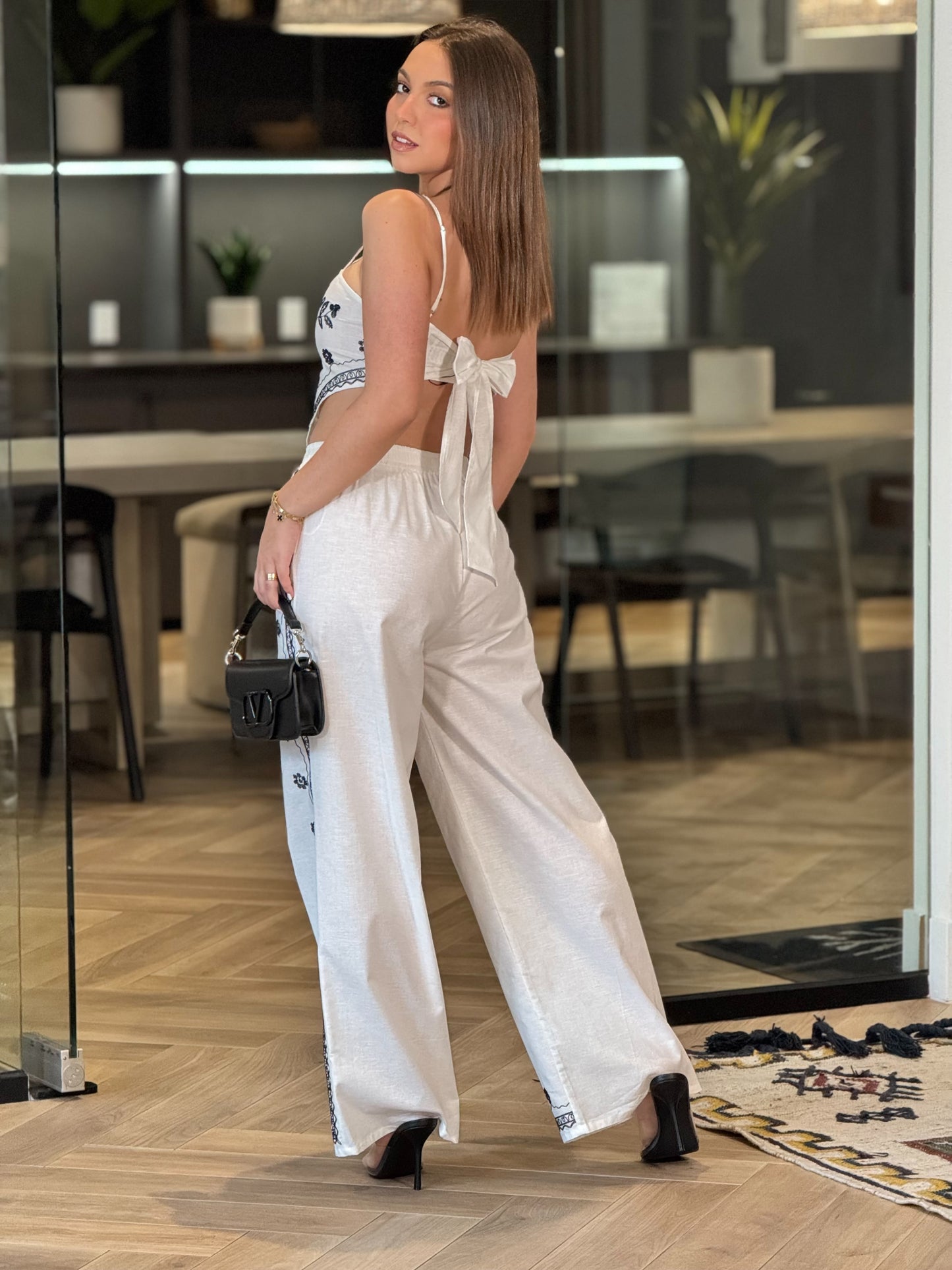 Arizona White/Navy Embroidery Set