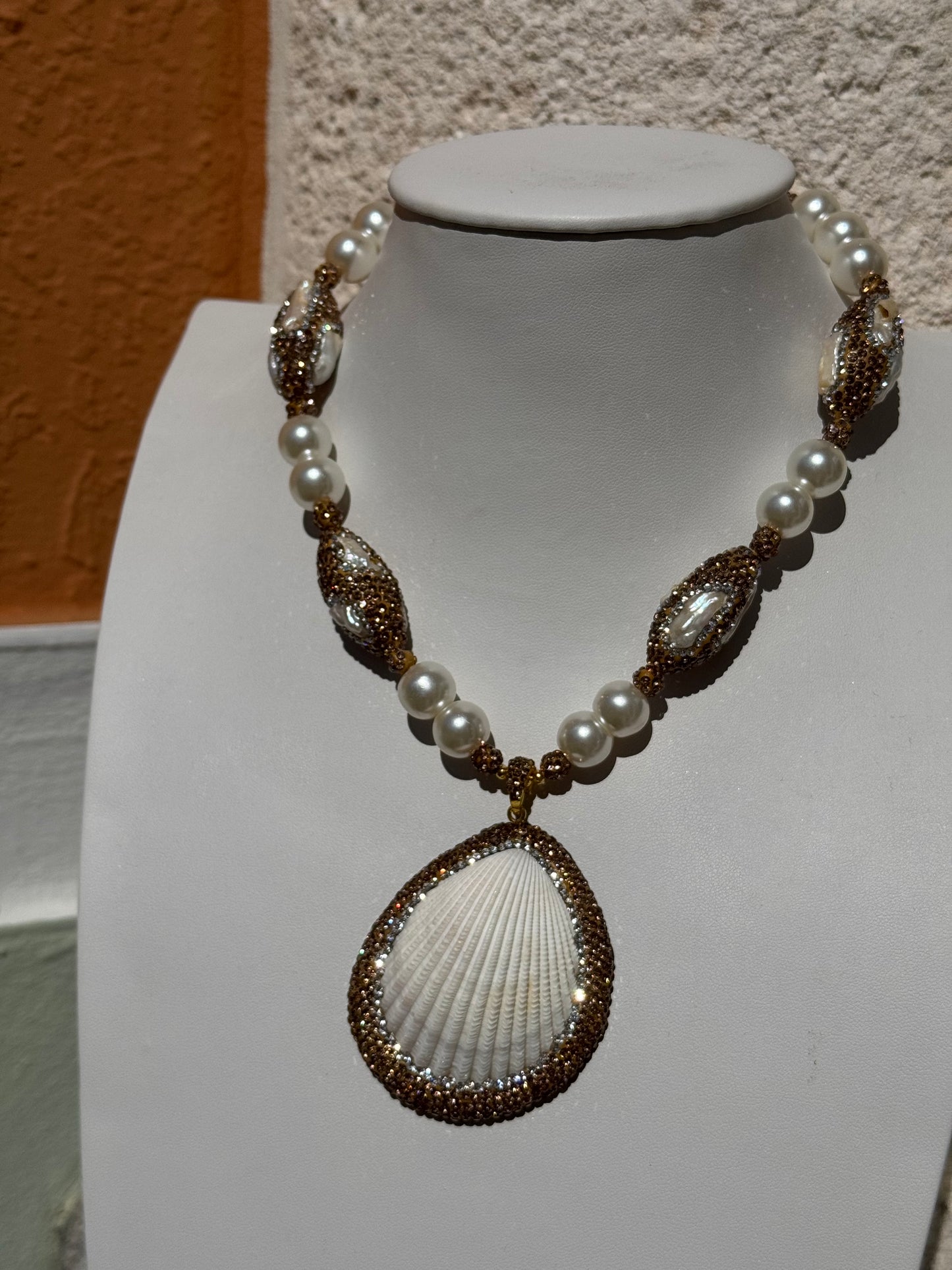 Shelly Pearl Neacklace