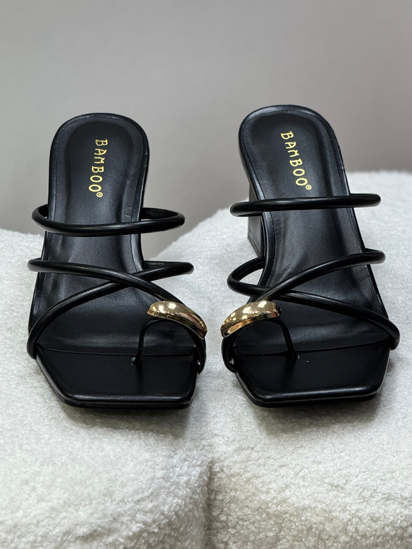 Lasting Black Straps Sandals
