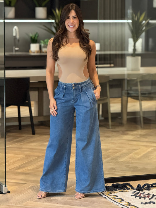 Risen Double Waist Wide Jeans