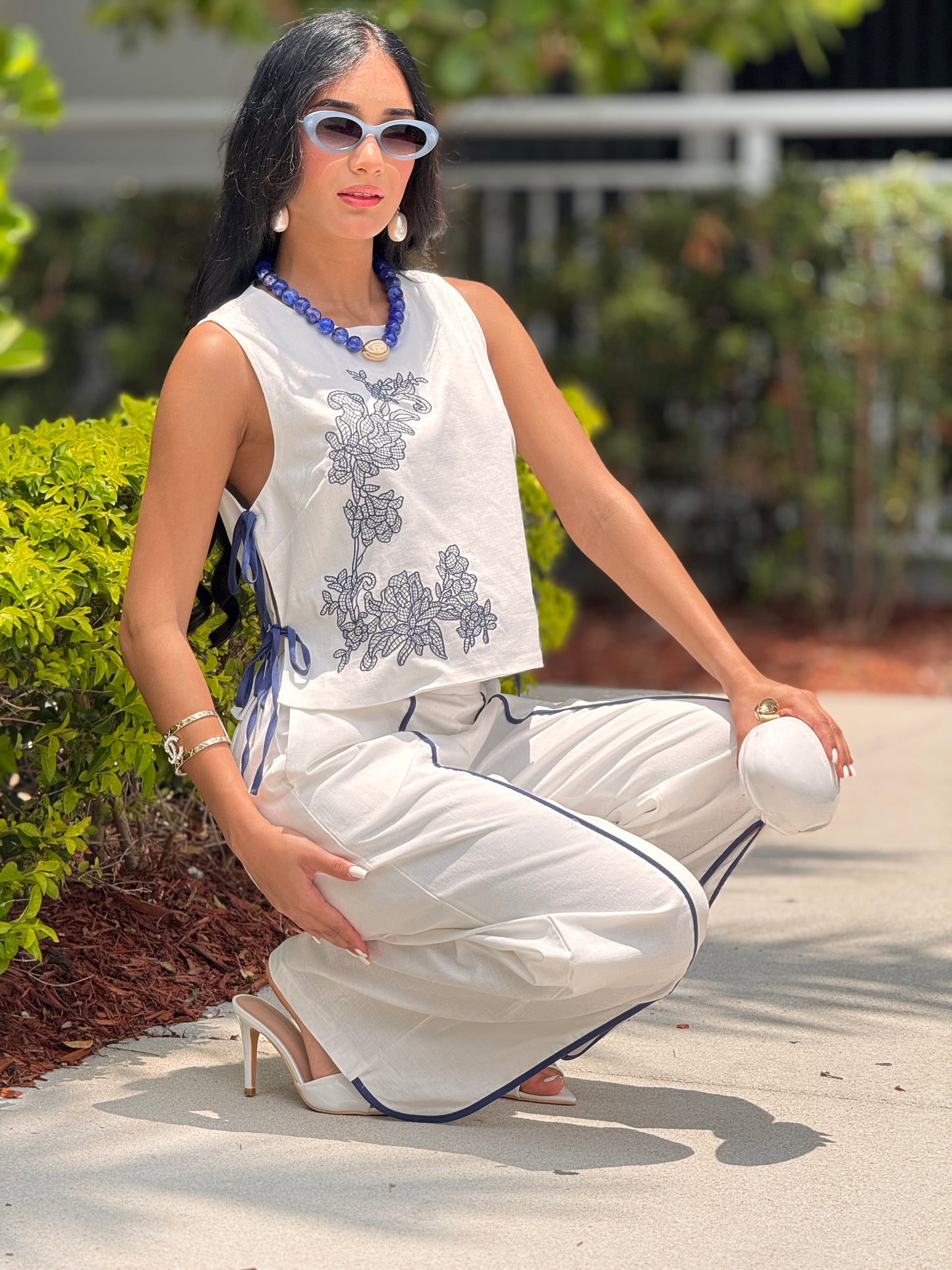 Creta White/Black Embroidery Bow Set