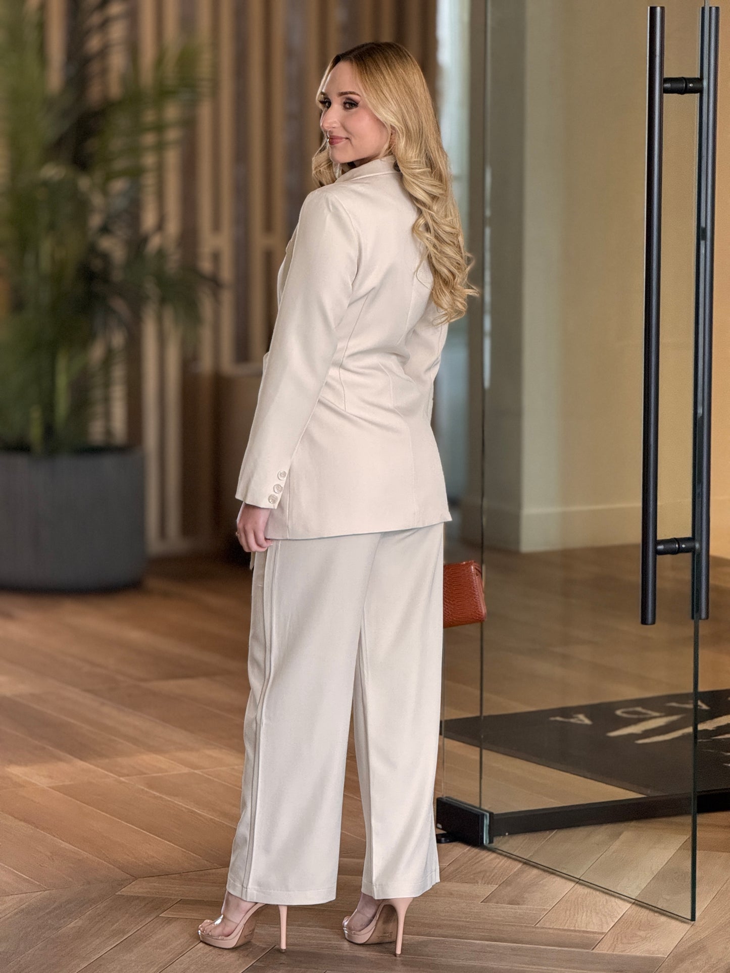 Voguish Beige Bow Set