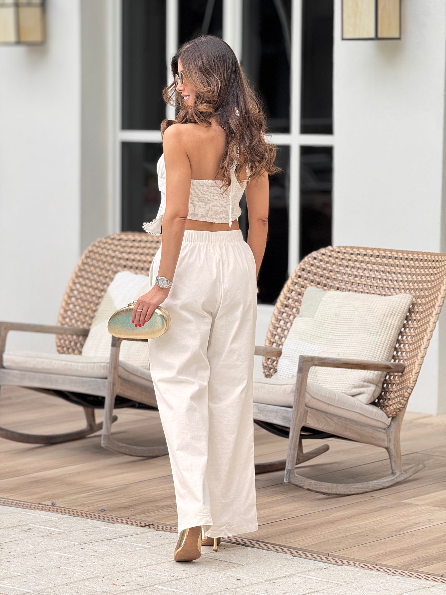 Giny White Open Chest Set