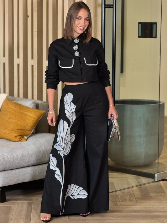Creta Black/White Embroidery Set