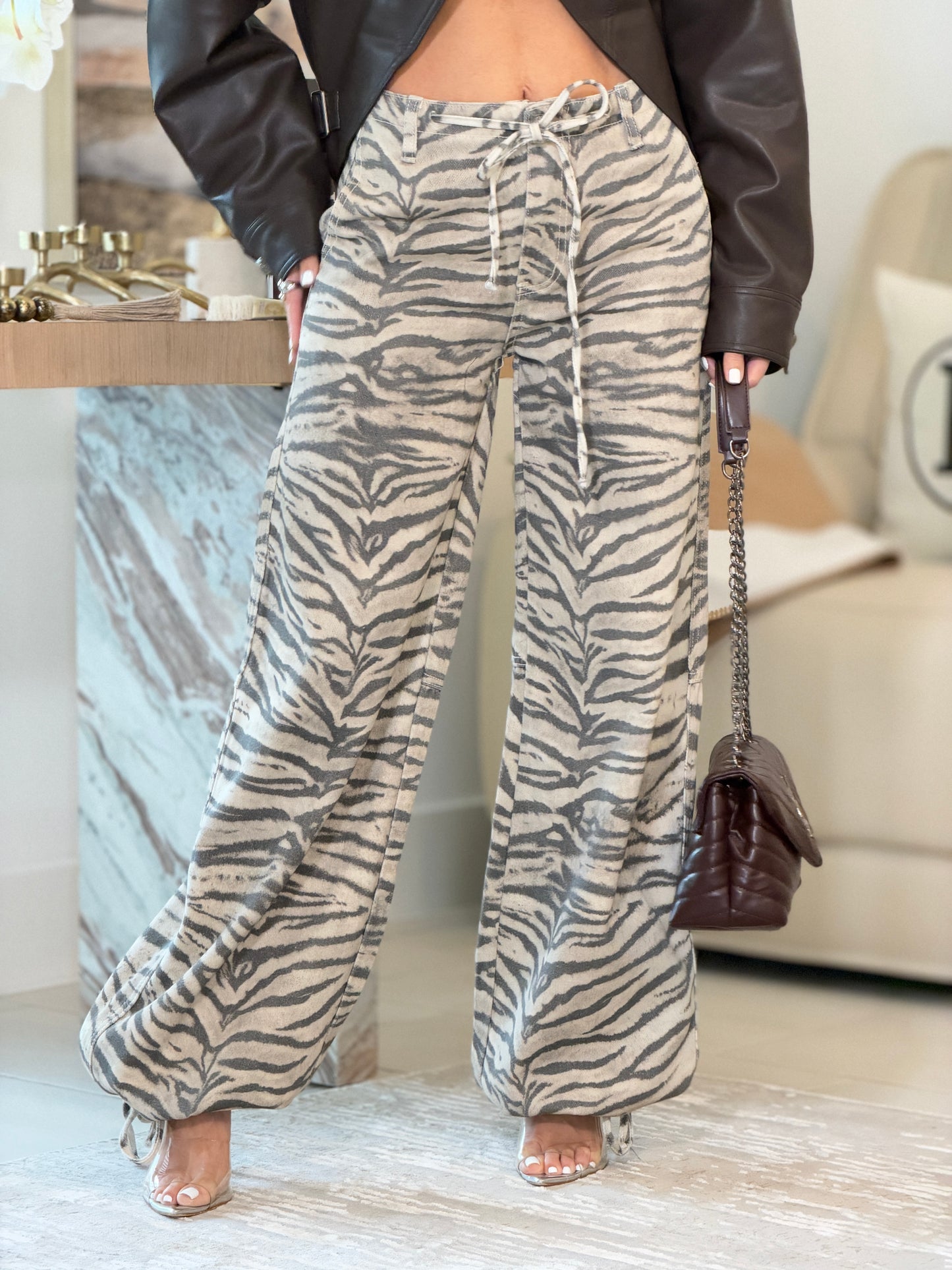 33009 Moni Leopard Camo Pants