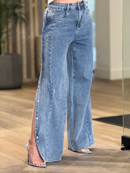 Voguish Buttons Jeans