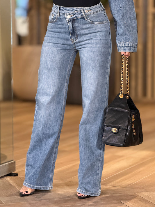 Muy Crossed Button Straight Jeans