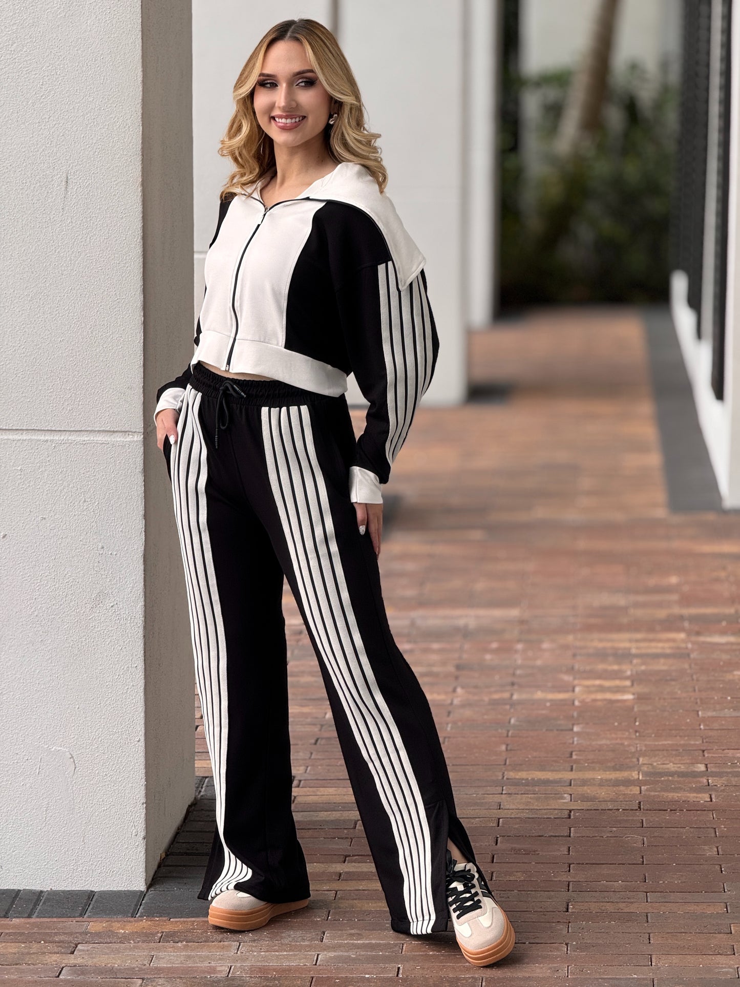 Turkish Black/White Lines Sport Set