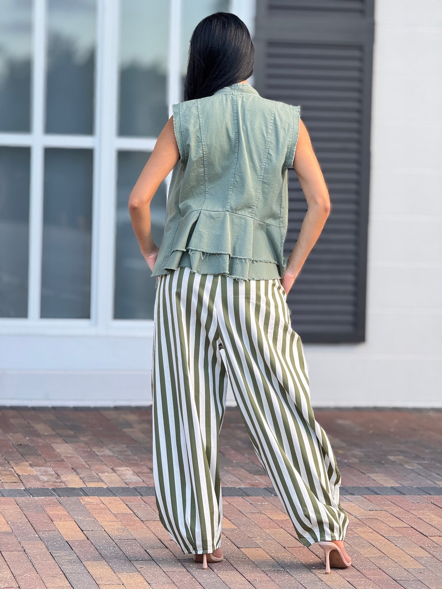 Nyla Green Napoleón Vest Top