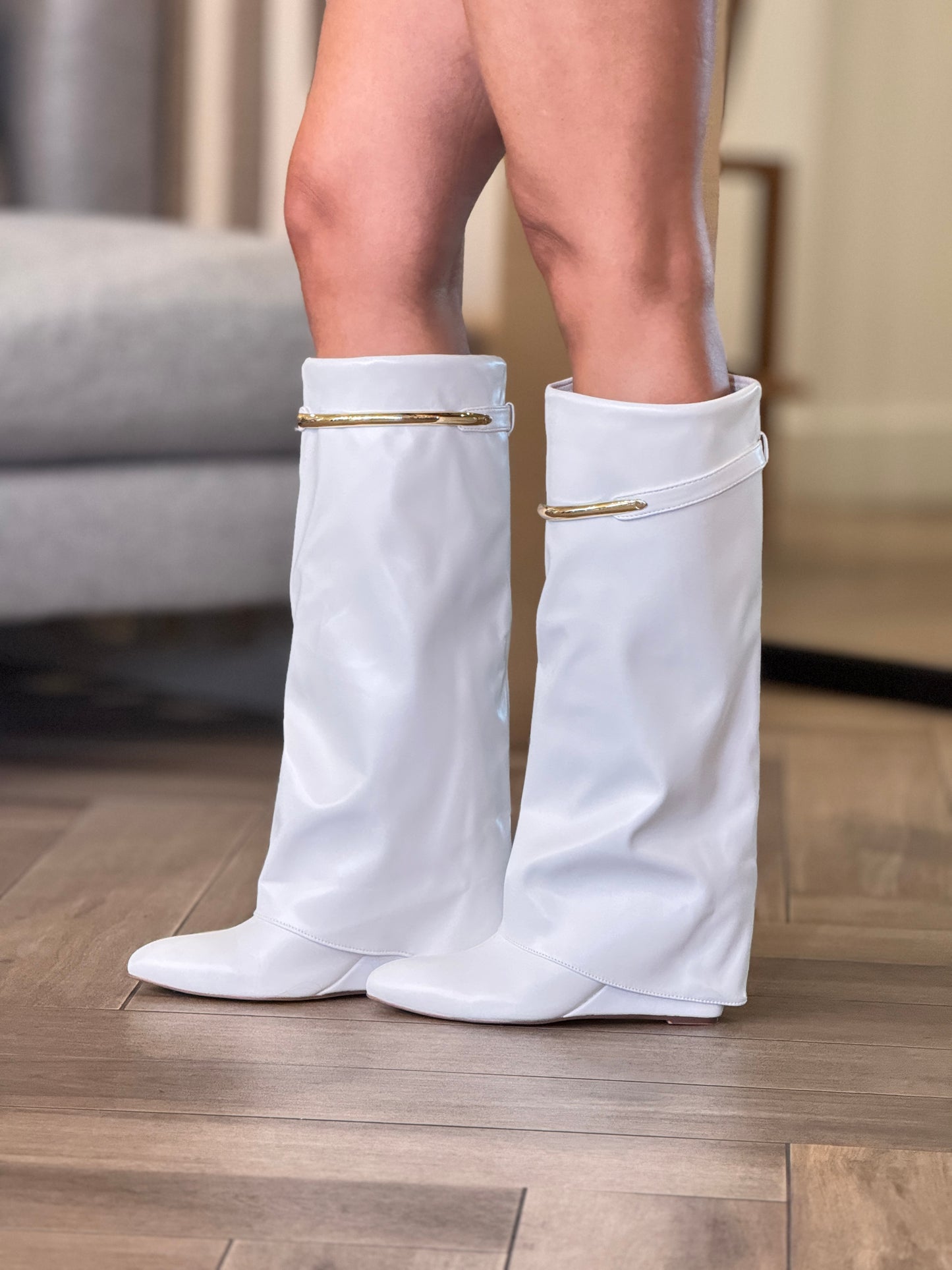 Mutto White Gold Accent Boots