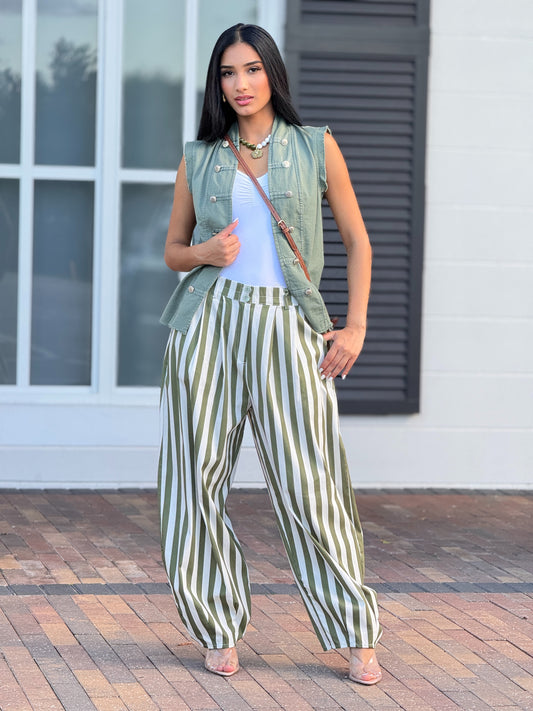 Nyla Green Napoleón Vest Top
