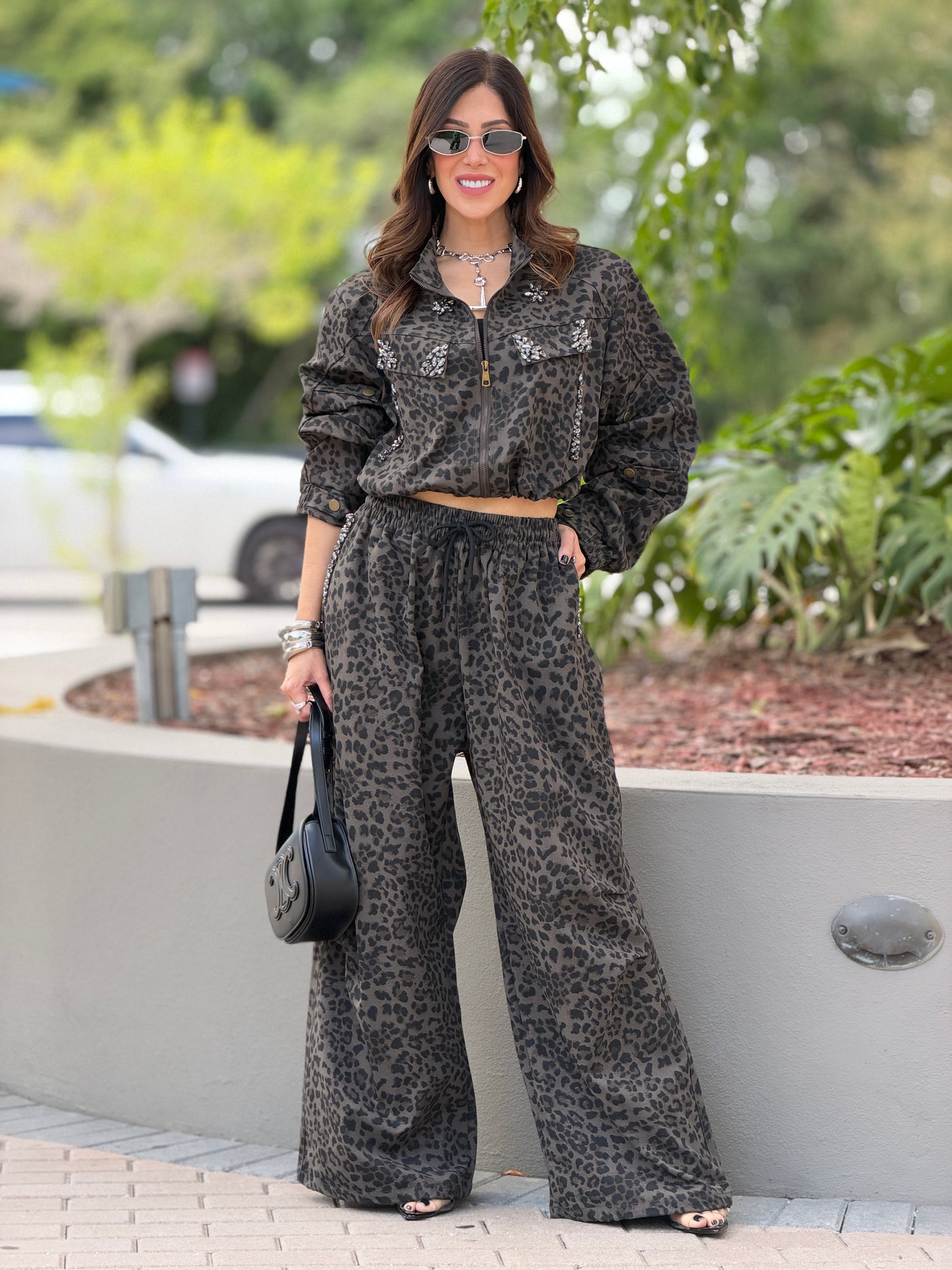 1050 More Black Leopard Set