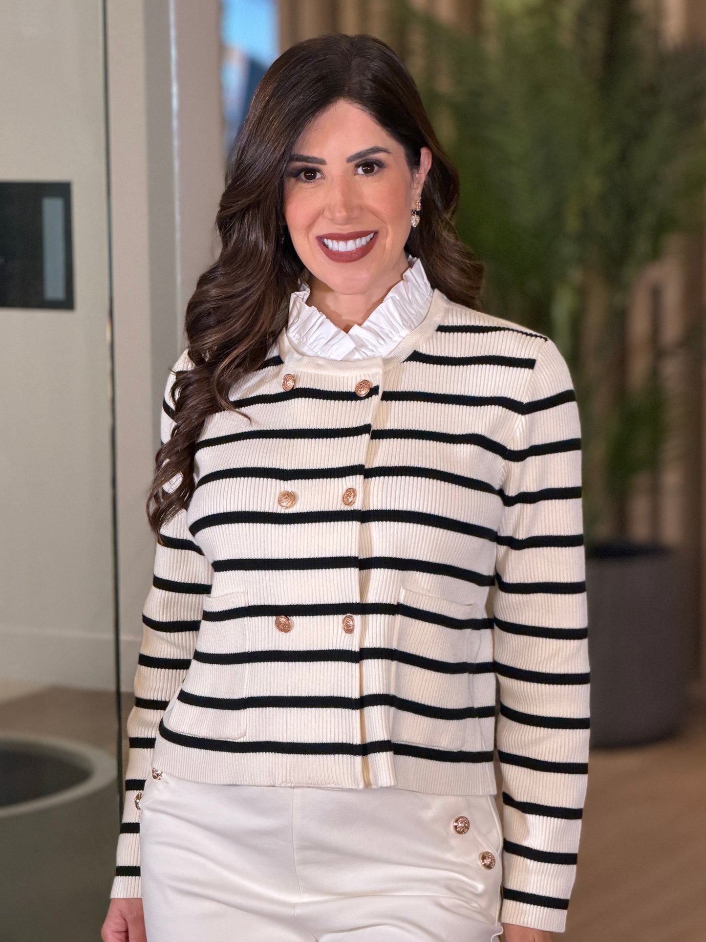 Lalavon Yvory/Black Collar Cardigan Top