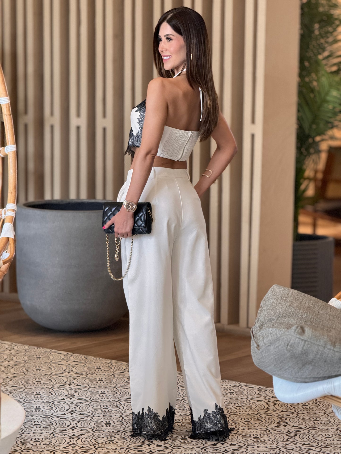 Le Chic Black/White Lace Linen Set