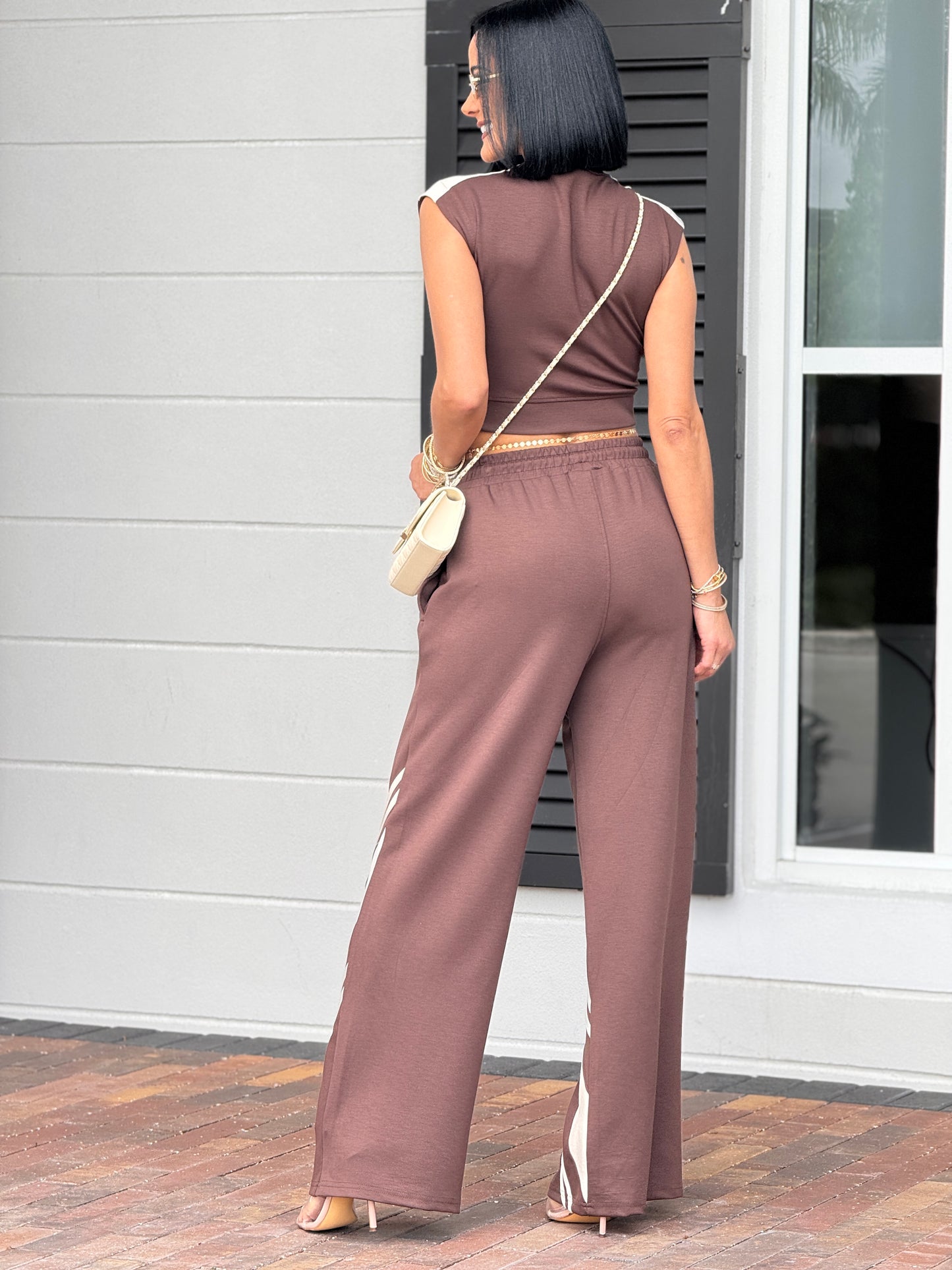 Ten Brown Lines Sport Set